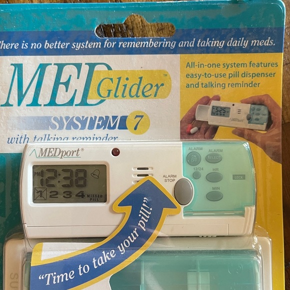 Blue Pill Organizer with Timer - Picture 2 of 4